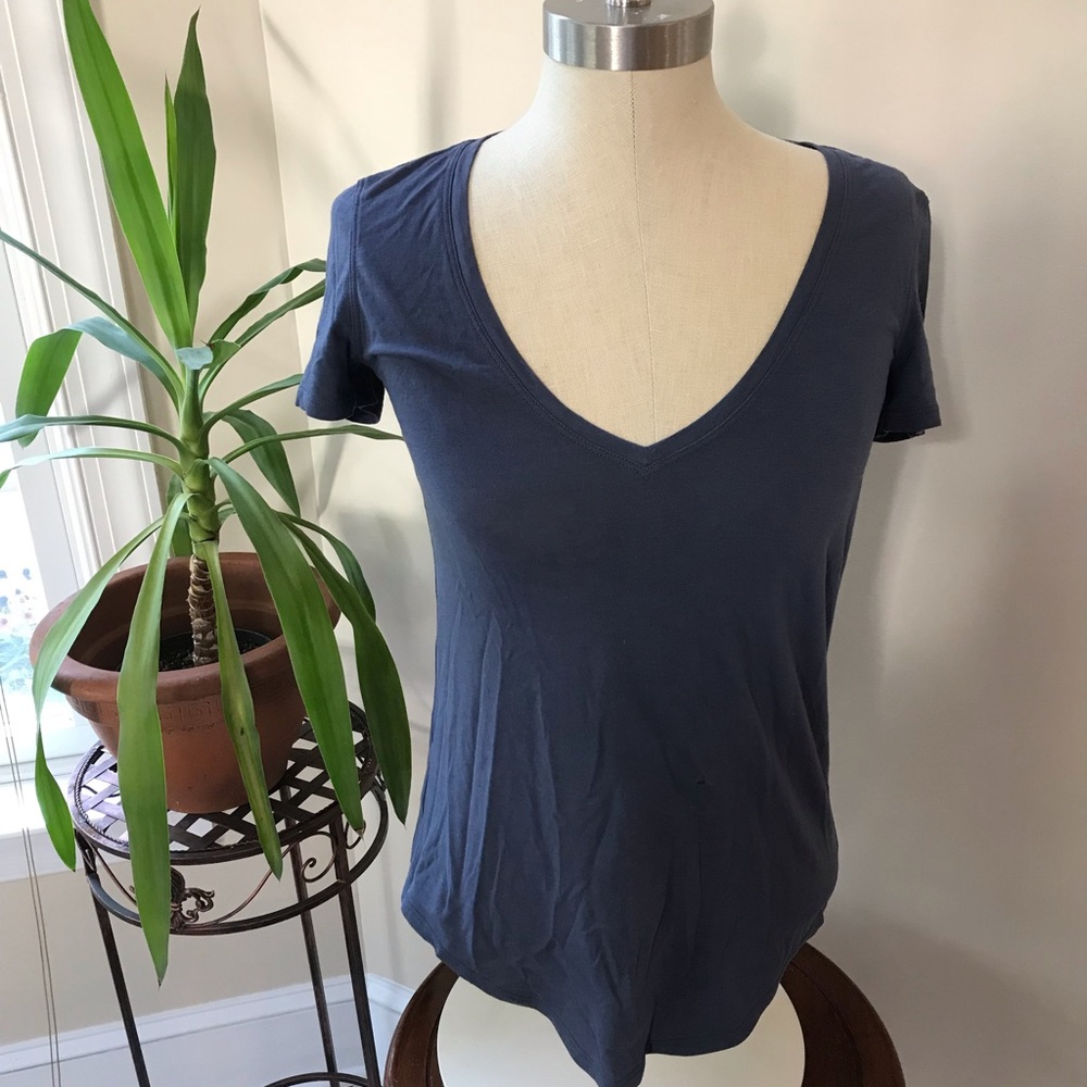 lululemon Love Tee V—Size 4, Navy